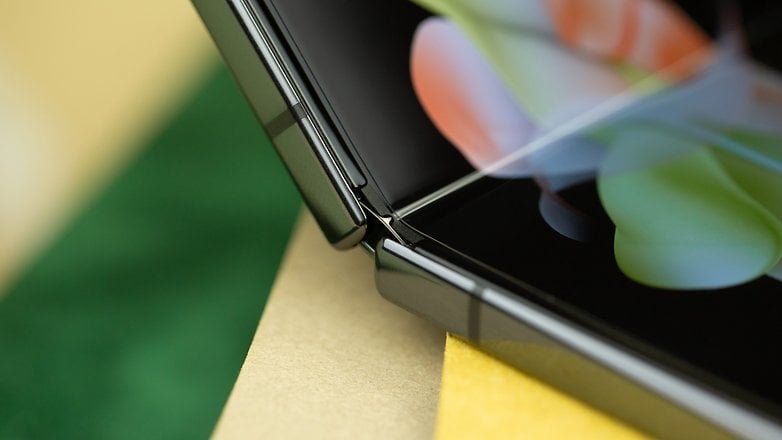 Samsung Galaxy Z Flip 4 Samsung Galaxy Z Flip 4