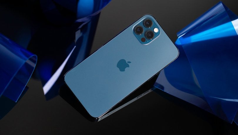 iPhone 12 Pro im Test: Mit neuem Design an die Spitze? NextPit iPhone 12 Pro back